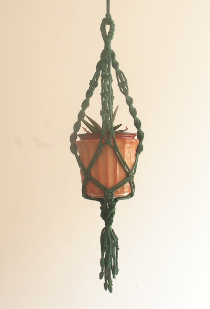 planthanger,macrame,green,handcrafted